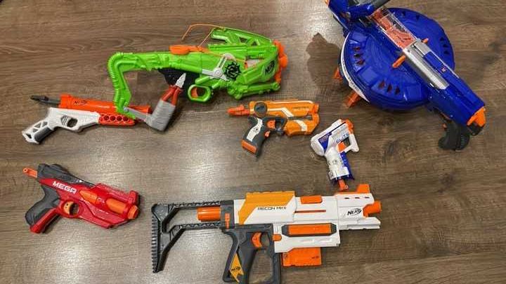 Zestaw 7 pistoletów NERF + 51 strzałek + 6 magazynków