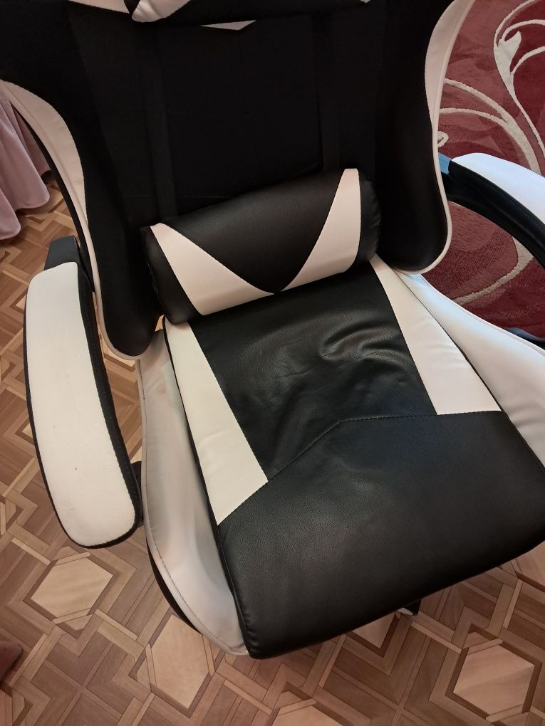 Продам ігровий стілець