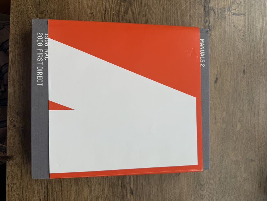 Книга для дизайнерів Manuals 2 design and identity guidelines