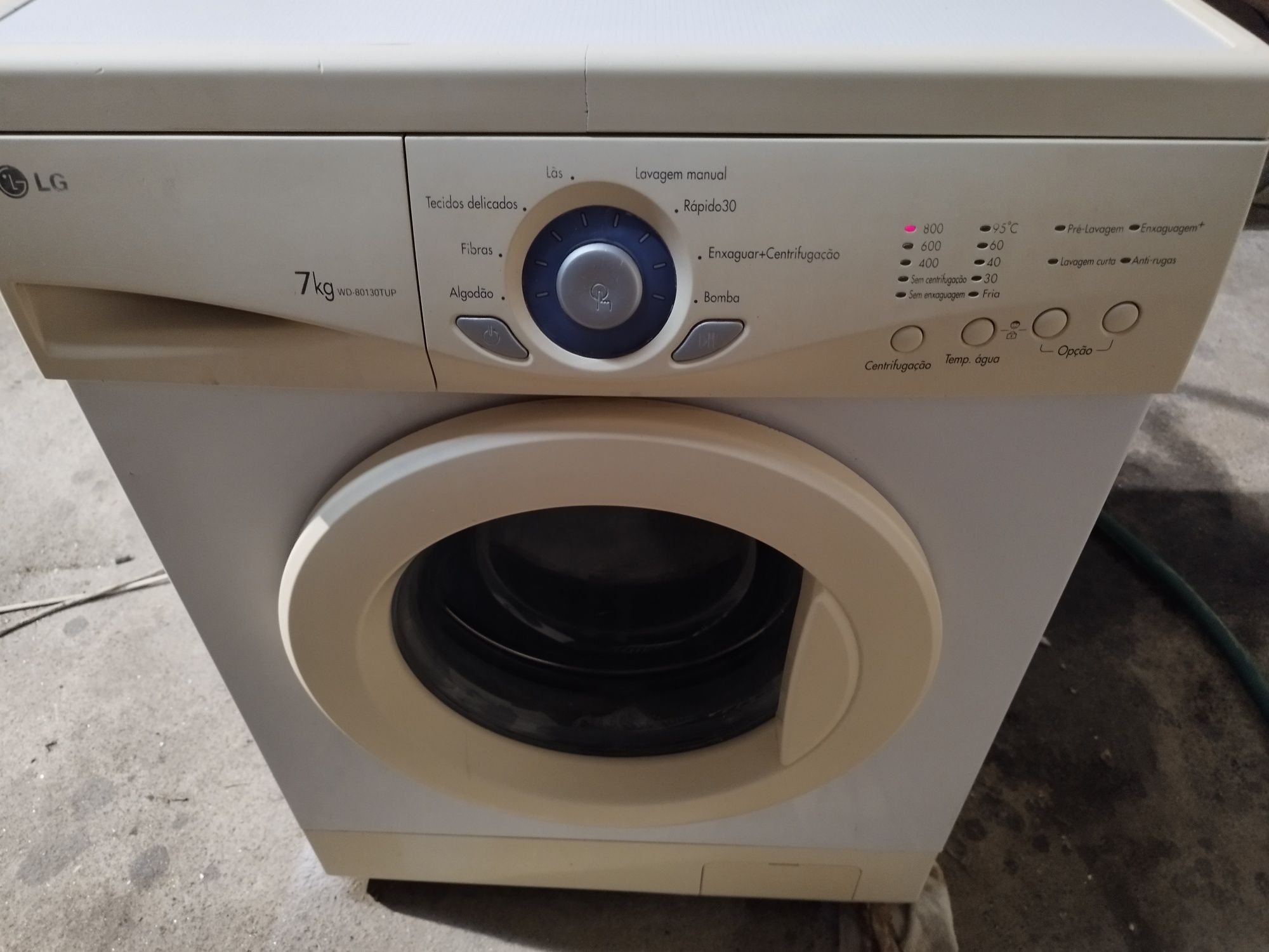 Maquina de lavar roupa LG como nova