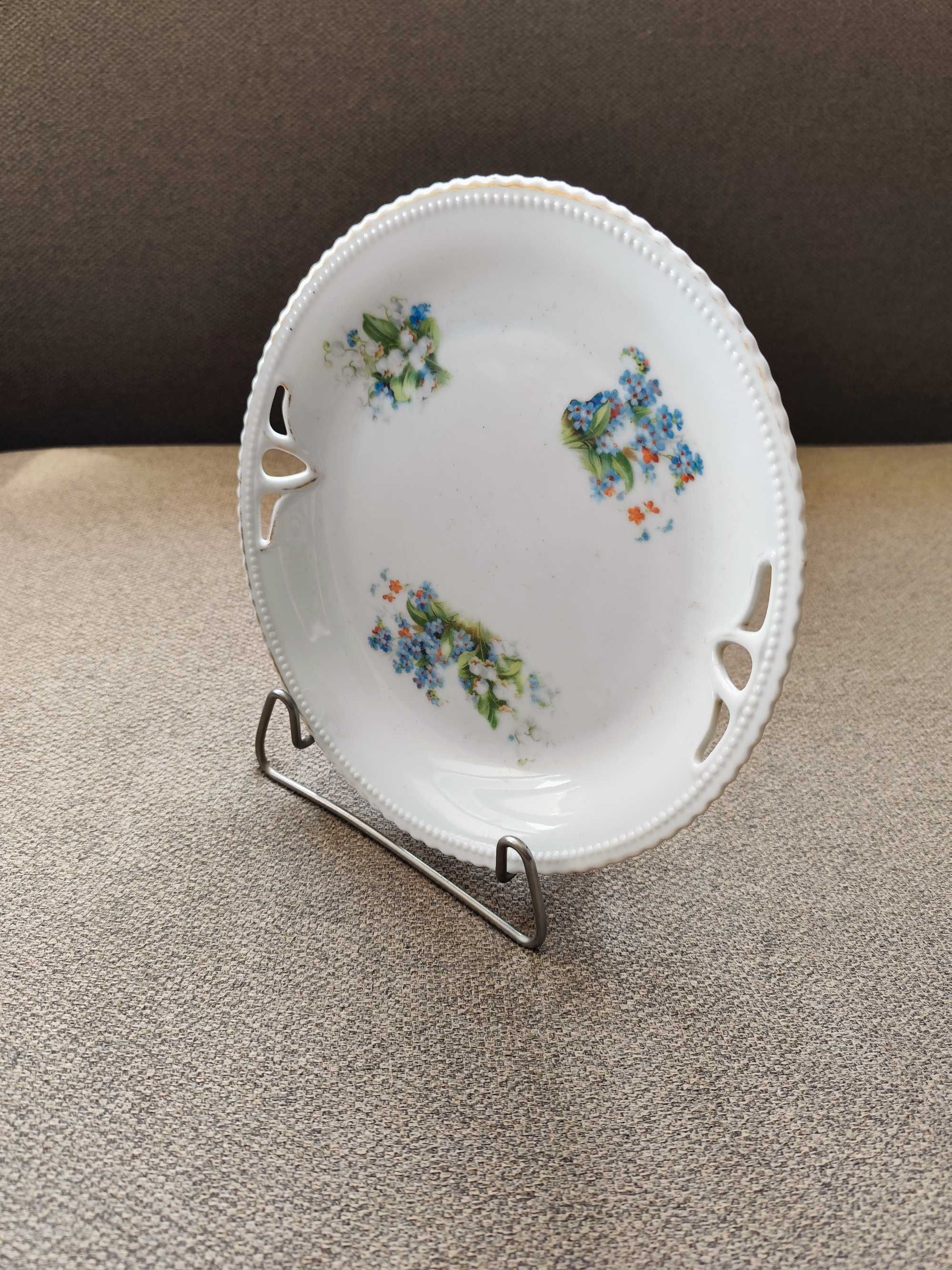Talerz porcelanowy z kwiatowym wzorem Koenigszelt Silesia lata 1922-30