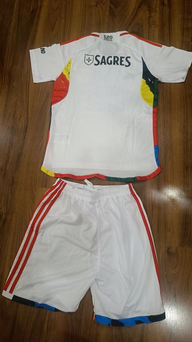 Kit de criança novo do BENFICA