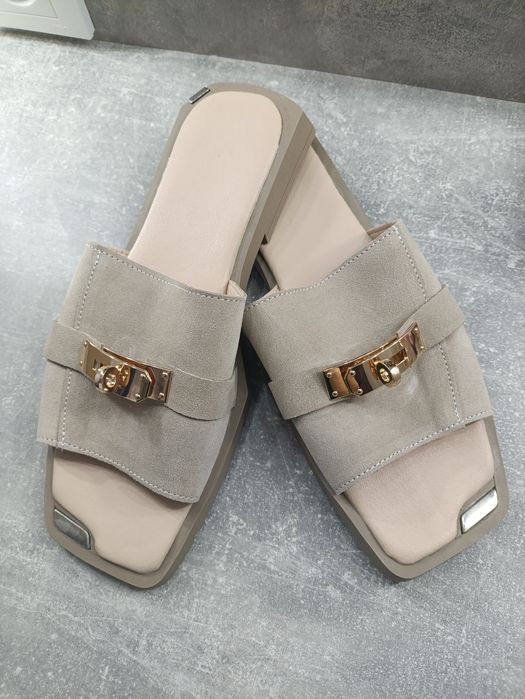 Шльопанці,нові!39 розмір на устілку 25 см!