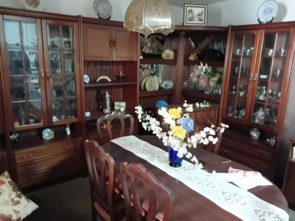 Movel de sala mais mesa com 6 cadeiras