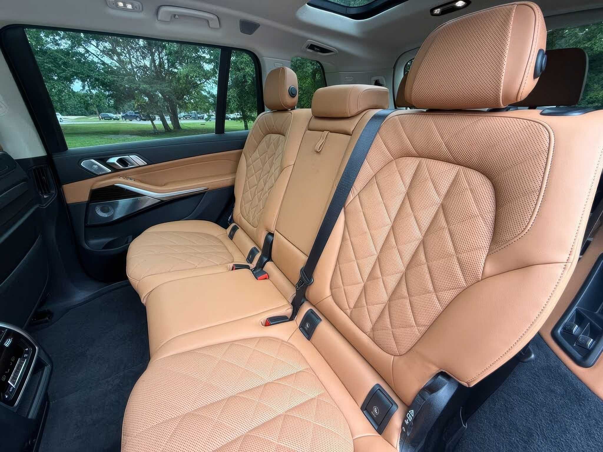 2023    BMW   X7