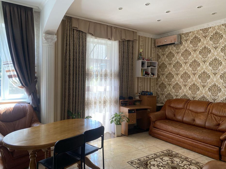 Затишна 1-кімнатна квартира на набережній !!!