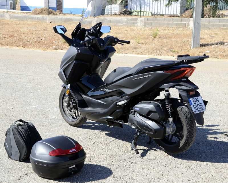Honda Forza 125 como nova
