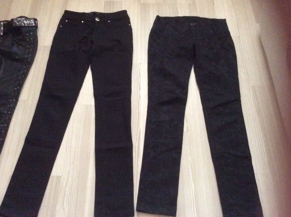 Продаются джинсы черного цвета  для девочки