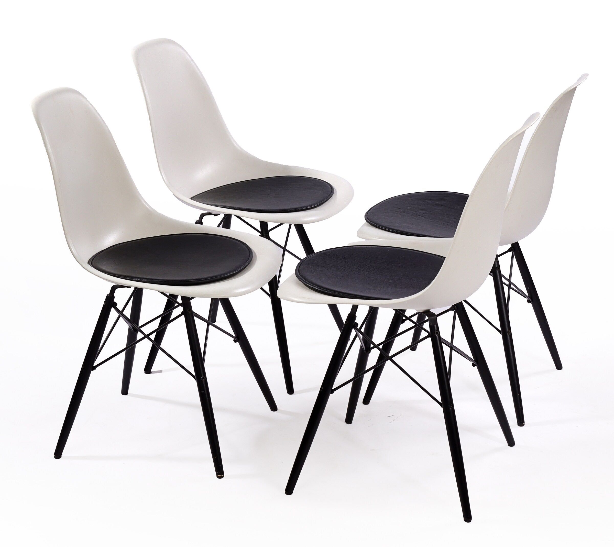 Krzesła Charles Eames Plastic Side Chair 'DSW'  Vitra - zestaw 4 szt.