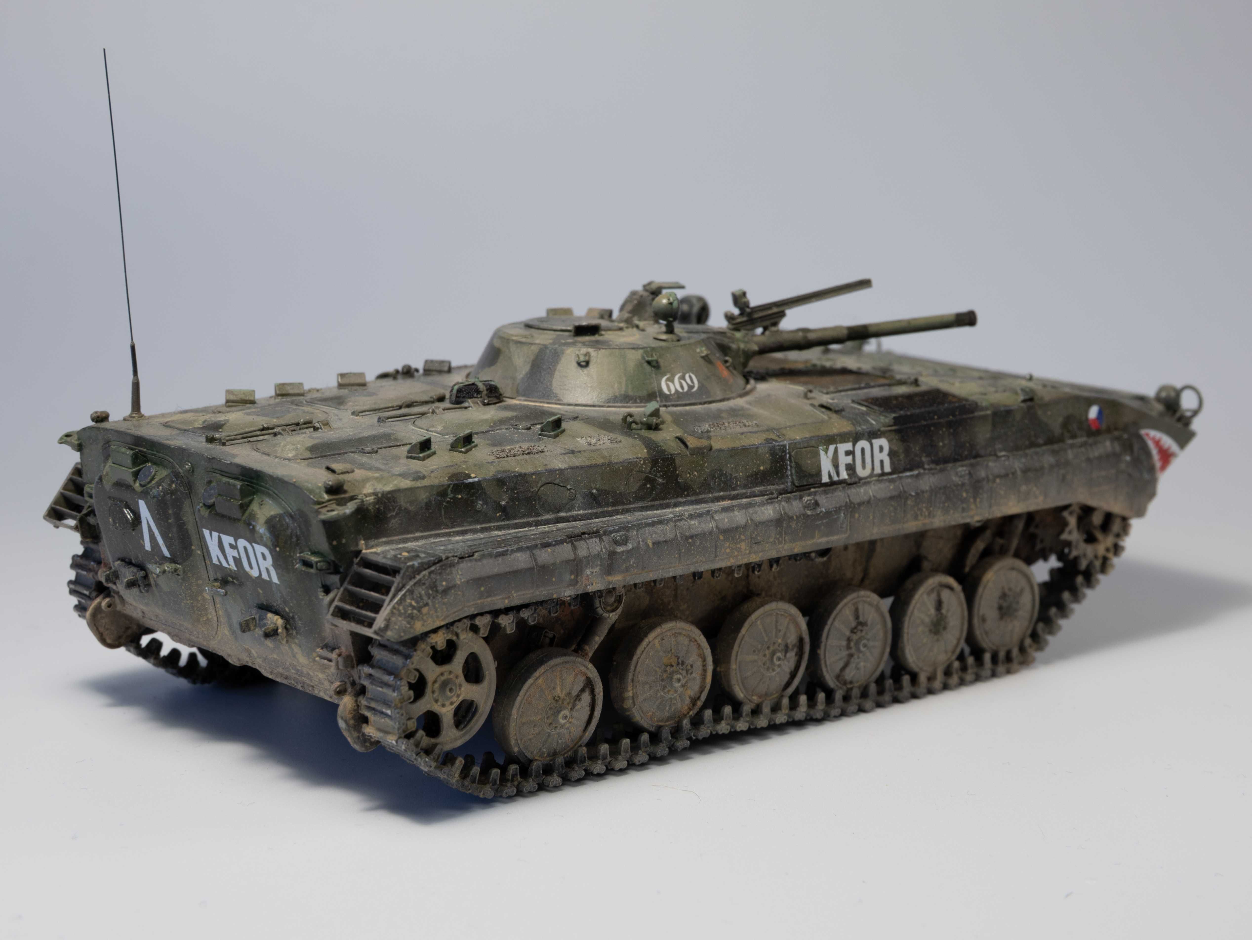 KFOR BMP 1 Trumpeter 1:35