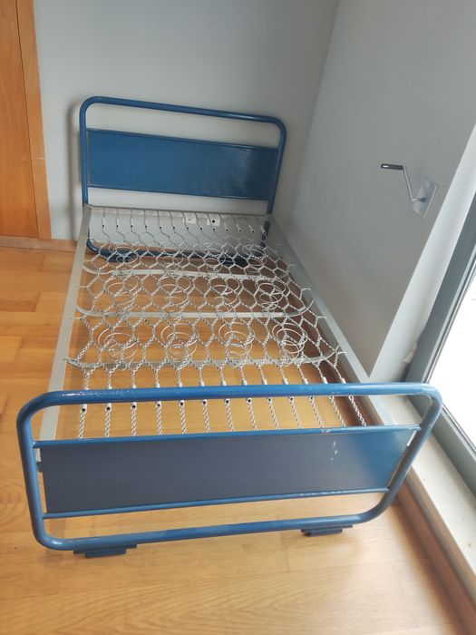 Cama armação de metal + colchão