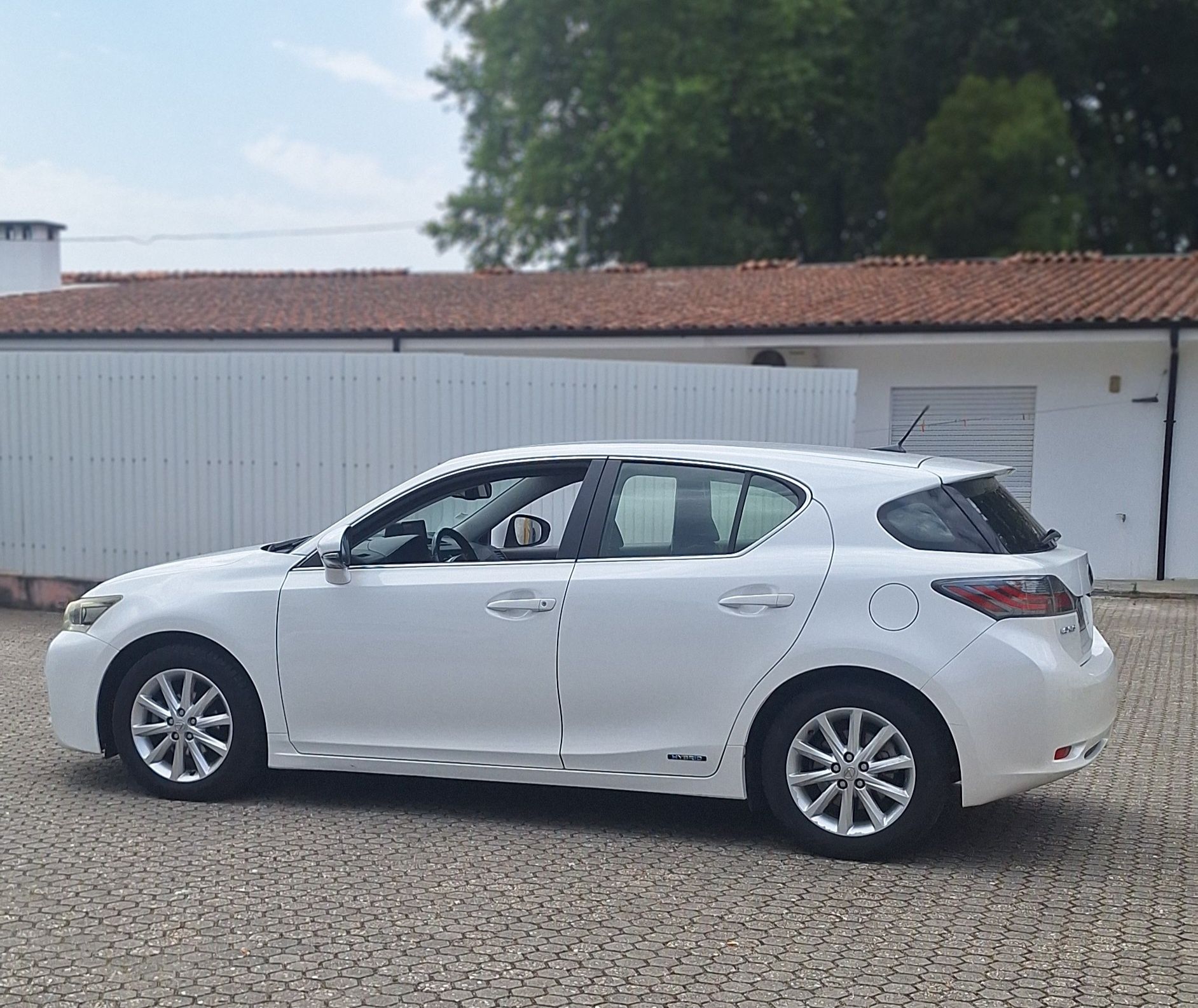 Lexus CT200h 2012