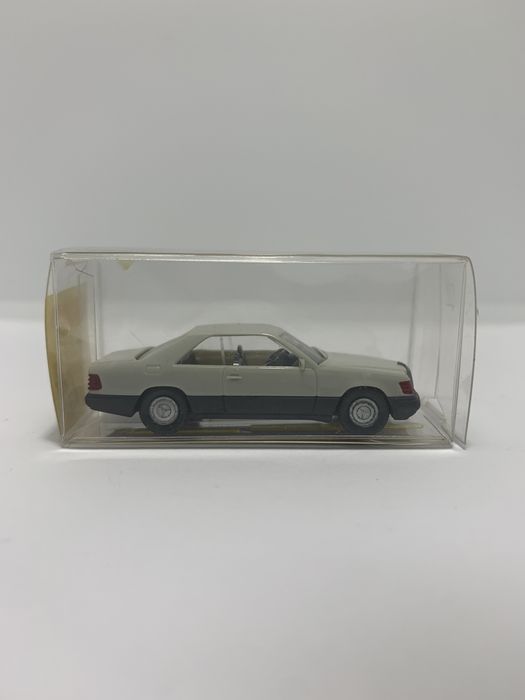 Mercedes 300 CE Coupé da Wiking escala H0 1/87