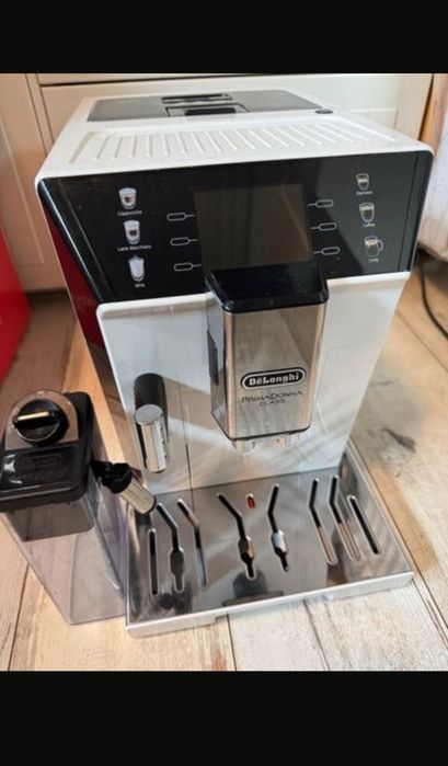 З Європи 2022 рік DeLonghi Prima Donna Glass найновіша модель цієї сер