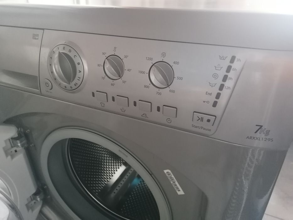 Máquina lavar roupa Ariston Hotpoint ARXXL1295 _ 7Kg - cor inox
