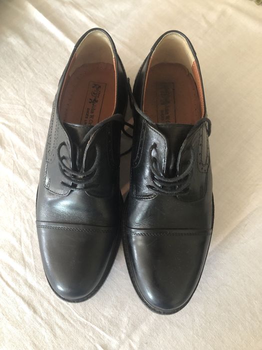 Sapatos de homem em pele tam 39