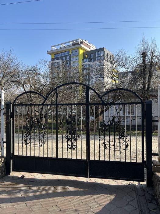 Продається домогосподарство в центральній частині м.Тернополя.