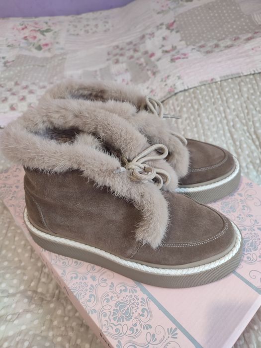 Натуральні замшеві зимові лофери з норковою опушкою