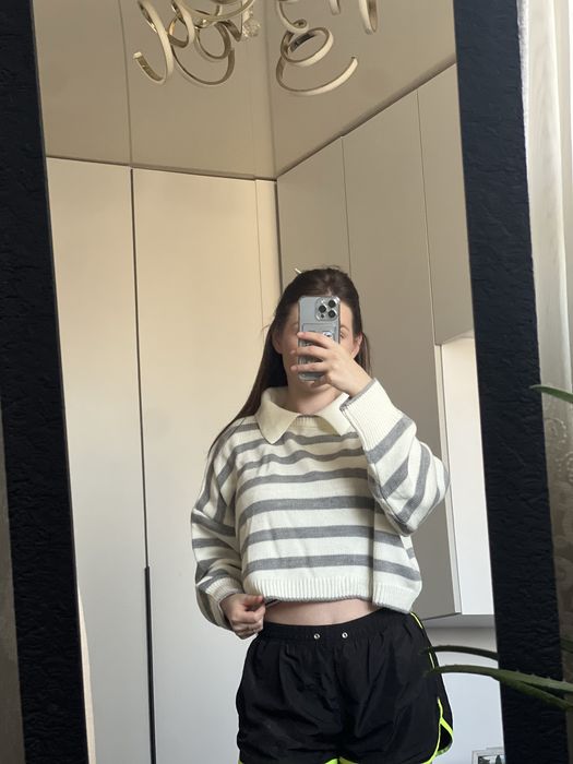 Светр в полоску з комірцем