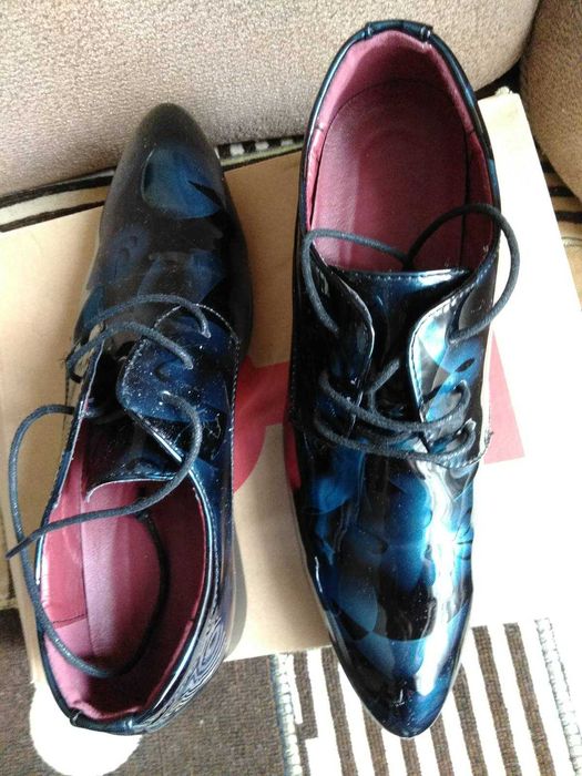 Женские туфли лаковые, синие на шнурках р. 38