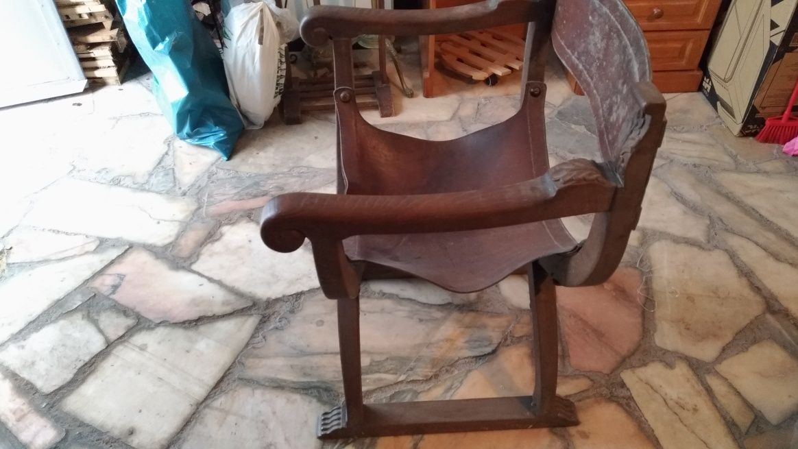 Cadeira em madeira e pele dobrável