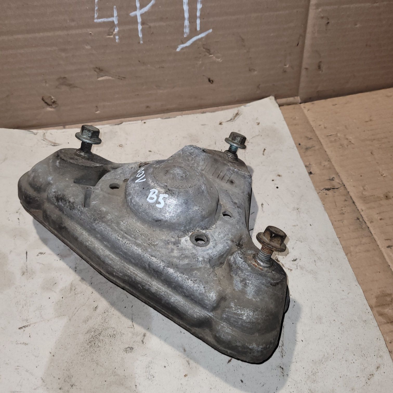 Mocowanie amortyzatora przód vw passat b5 audi a4 b5 audi a6 c5