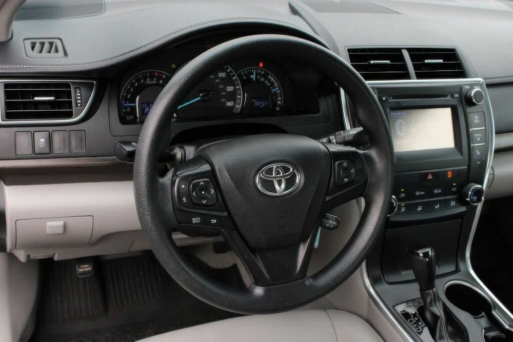 Toyota Camry LE      2015