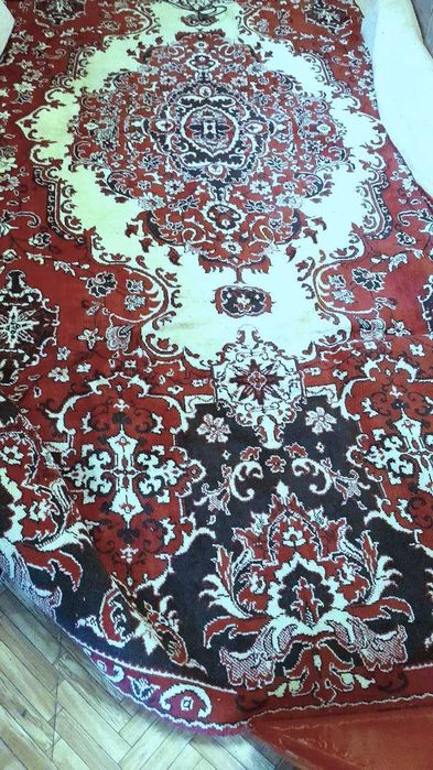 Продаю шерстяной ковер времен СССР 3 на4 Производство Югославия