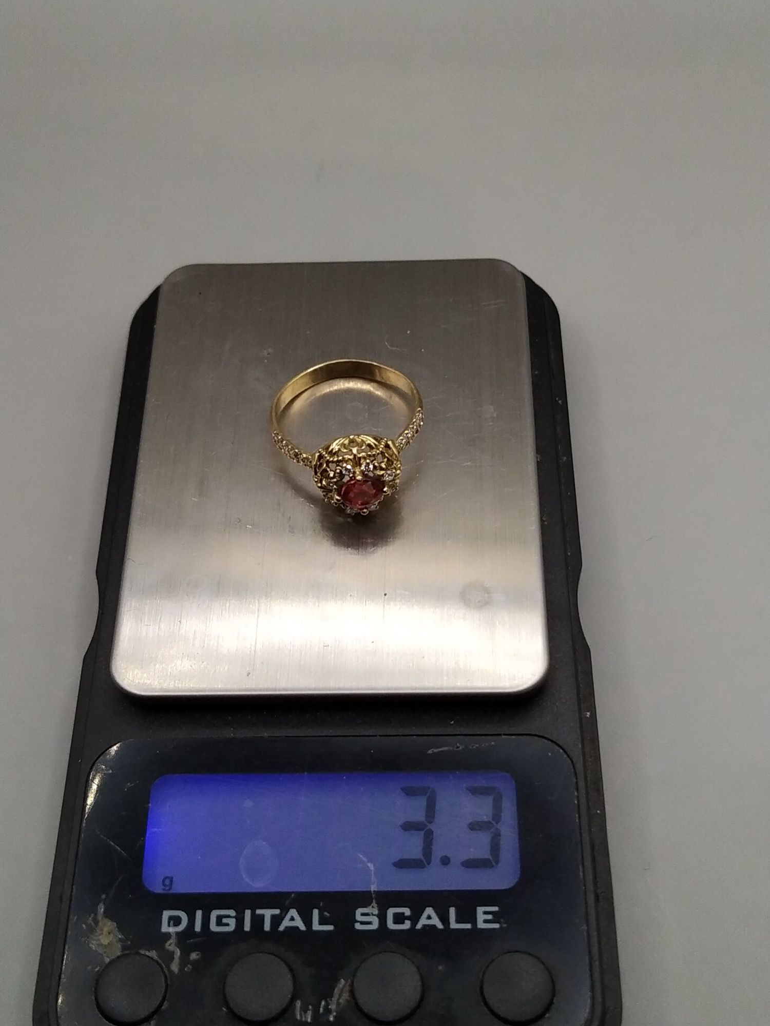 Золотое кольцо с натуральным природным Сапфиром и бриллиантами(Европа)