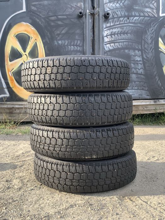 Продам комплект дисков с зимней резиной на таврию,славуту