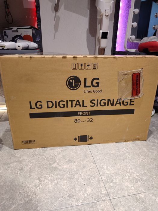 Дисплей LFD LG 32" 32SE3B-B FHD, S-IPS, 350nit, 13mm, 18/7, SuperSign,