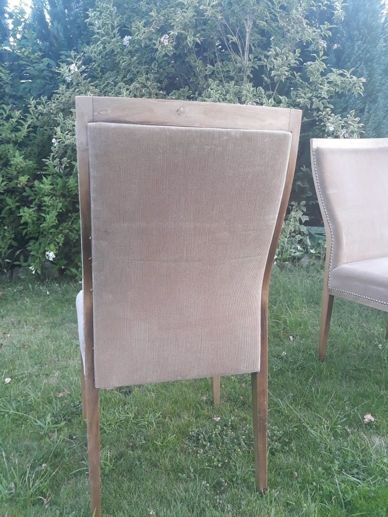 Dwa tapicerowane krzesła