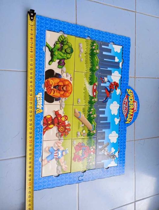 Jogo de tabuleiro de super heróis