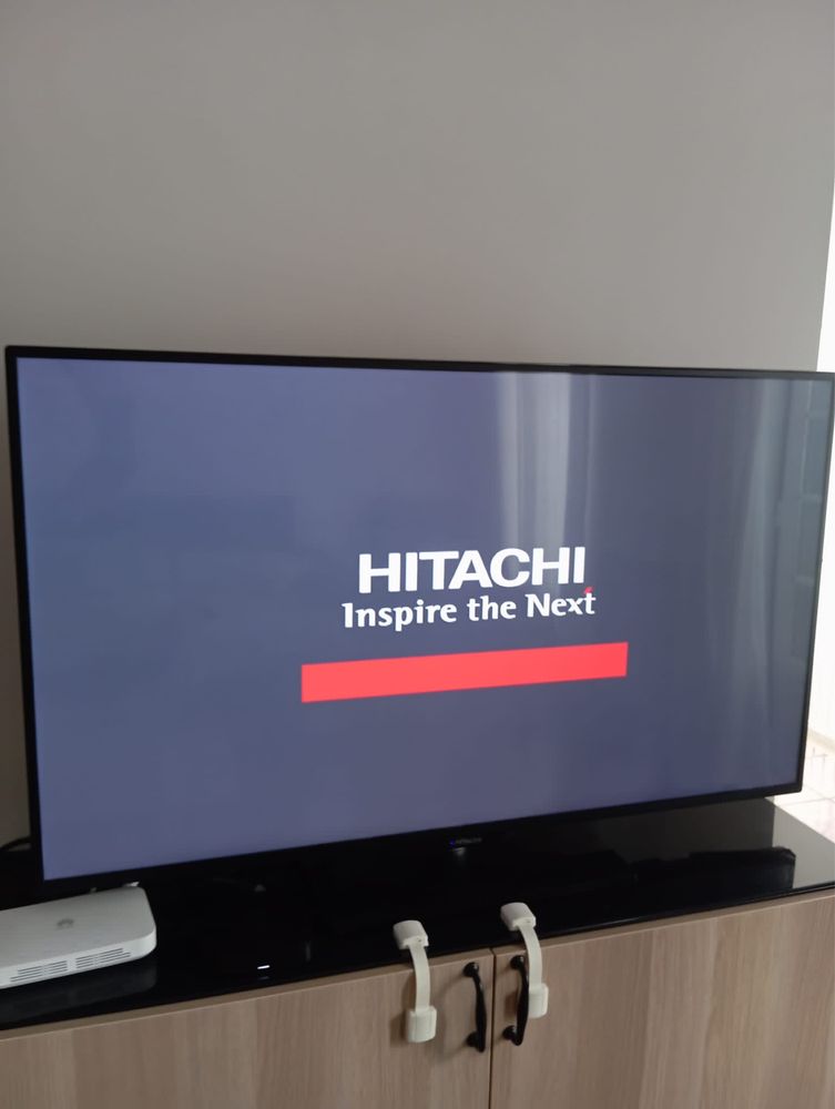 Smart TV  Hitachi LCD 50 polegadas Full HD e Wi-Fi