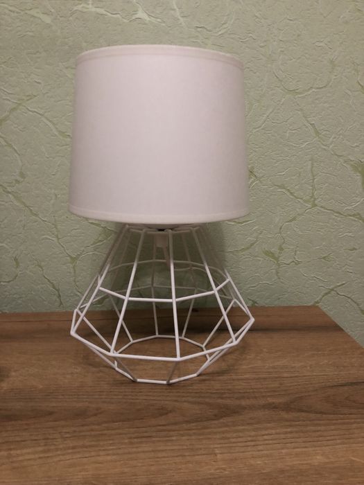 Настольная лампа