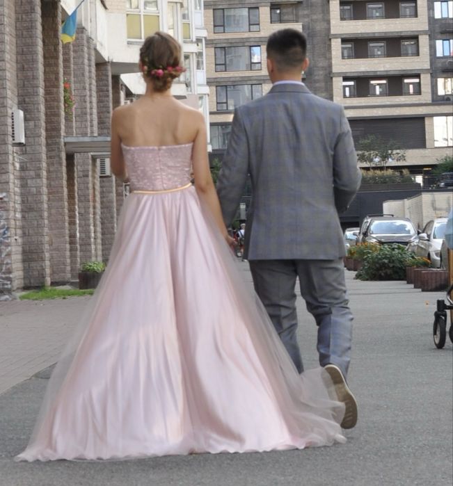 Оренда вечірньої сукні зі зйомною спідницею