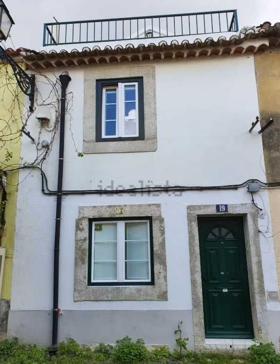 Arrendamento de moradia em banda na rua Mestra, 19