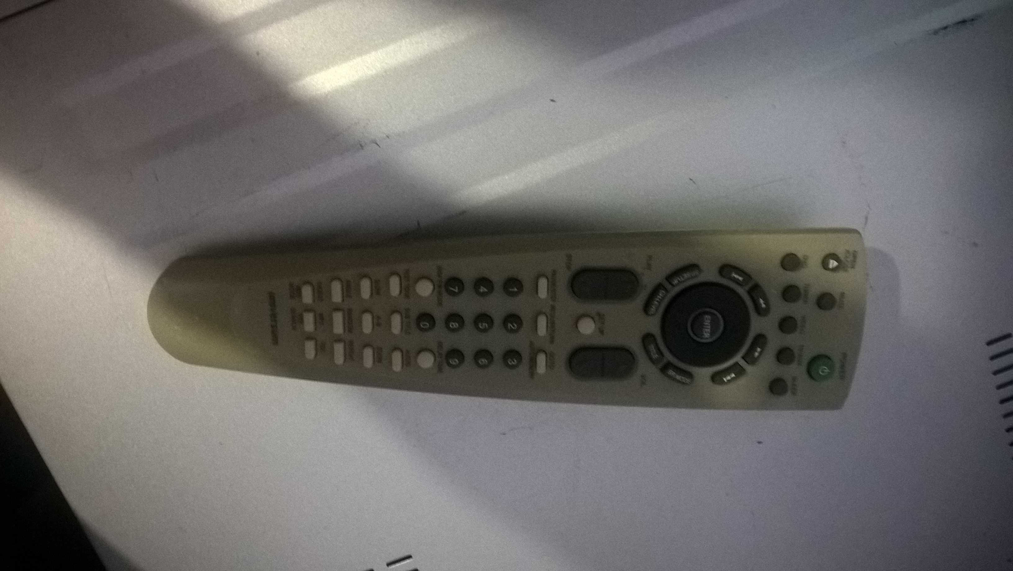 lepszy niż wieża UNIVERSUM dvd-dr4070 {Philips } + pilot + kolumny