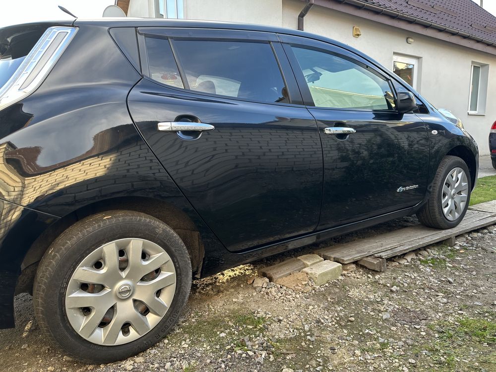 Автомобіль Nissan Leaf першого покоління