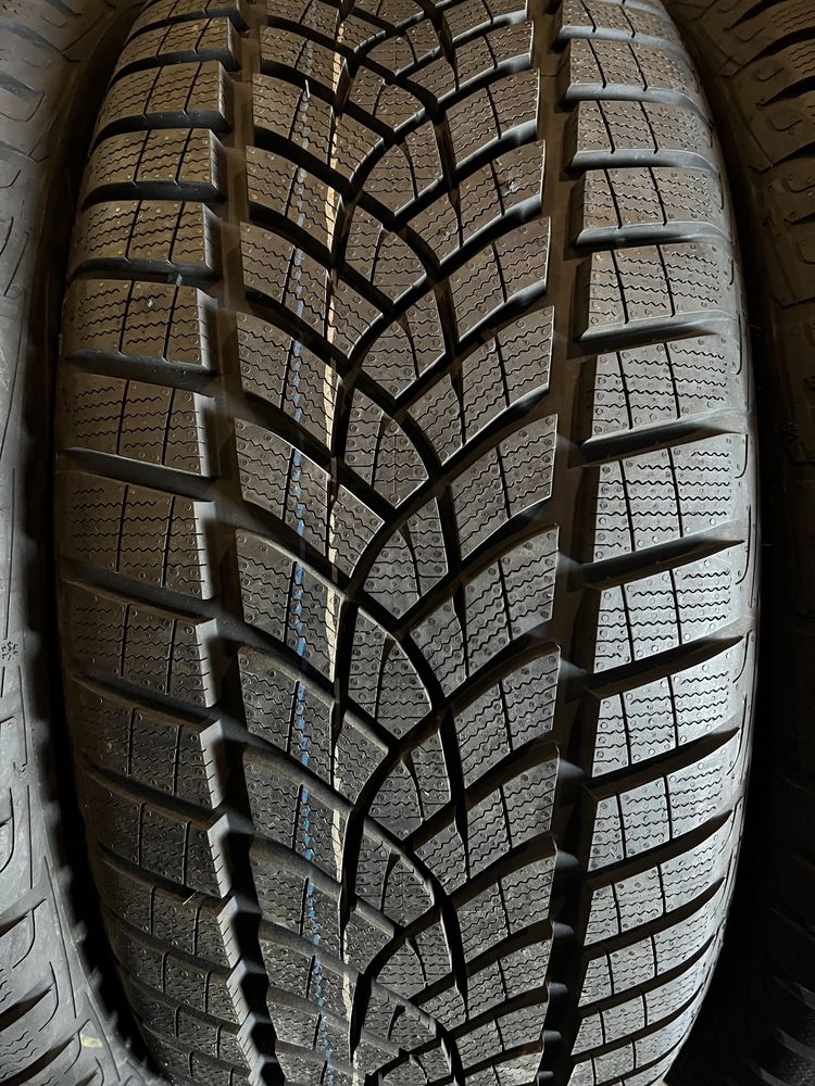 235/50/19 R19 Goodyear Ultra Grip Perfomance GEN1 4шт новые зима