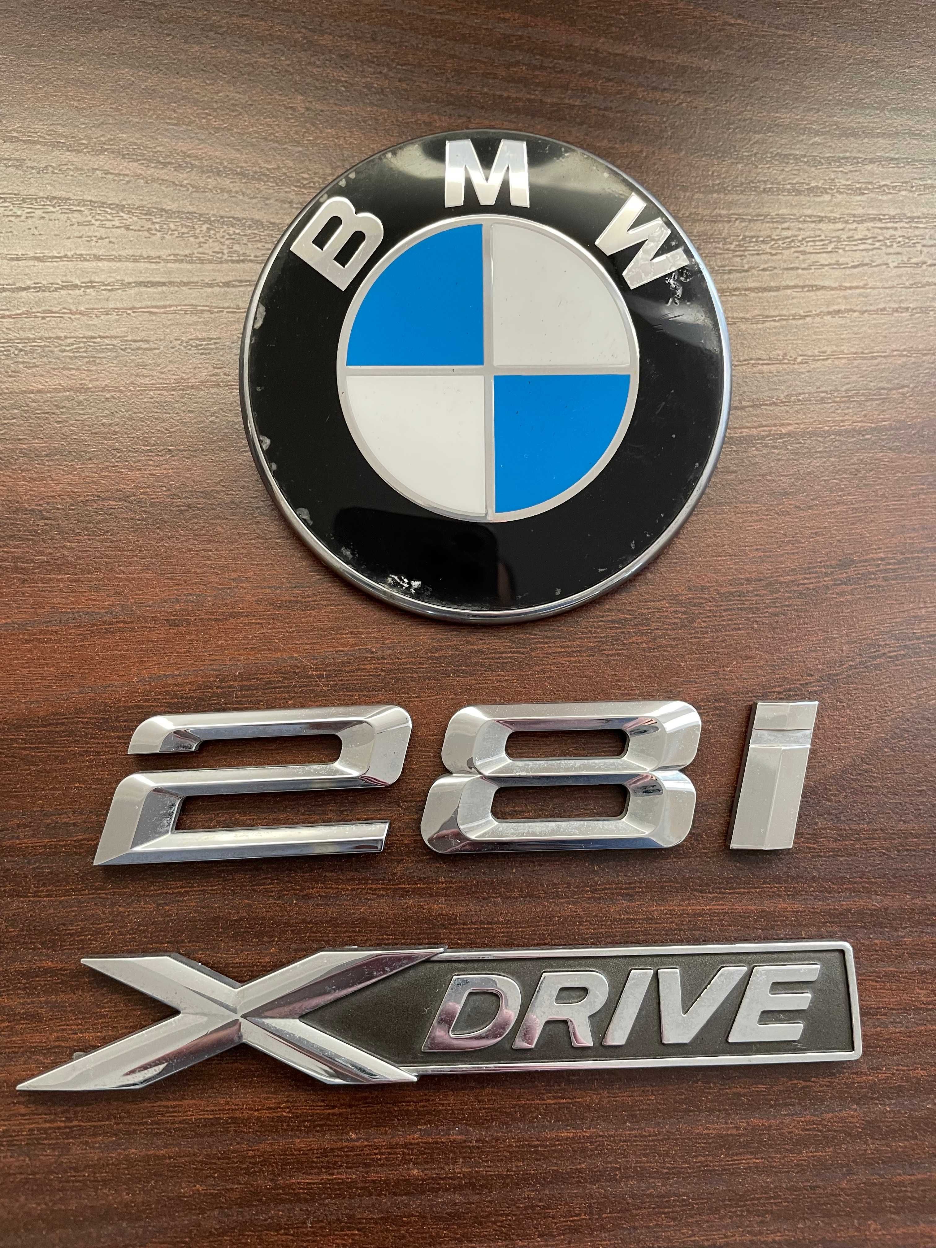 Logo, znaczek, emblemat BMW 28i xdrive