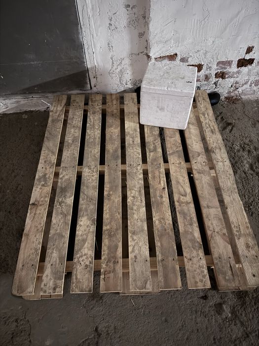 Продам поддоны.