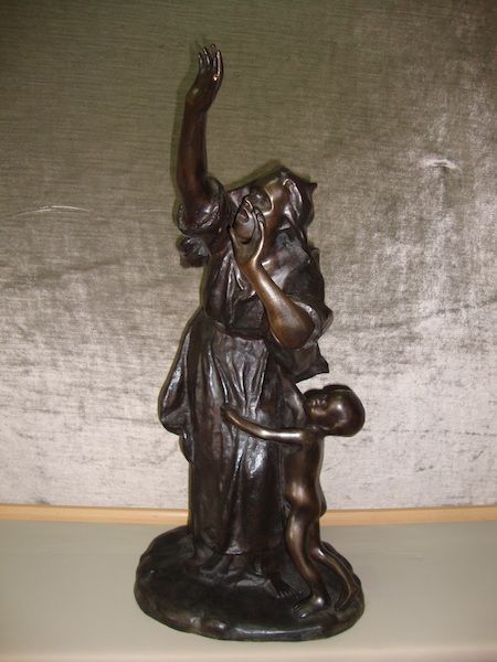 Escultura em bronze assinada