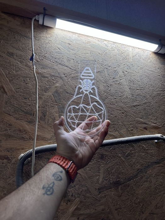 Лазерне різання акрилу та ПЕТ • порізка листових пластиків