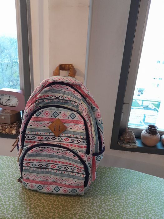 Vendo Mochila de Senhora muito bonita como nova