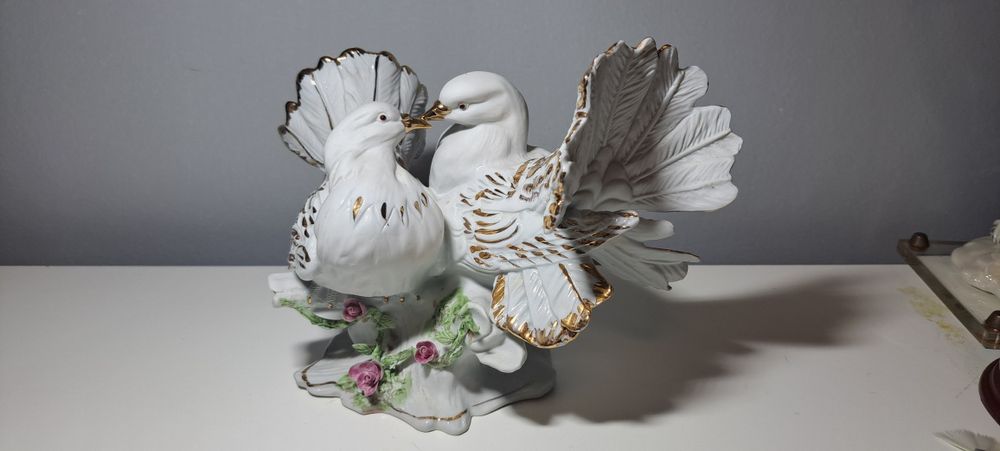 Par de pombos em cerâmica