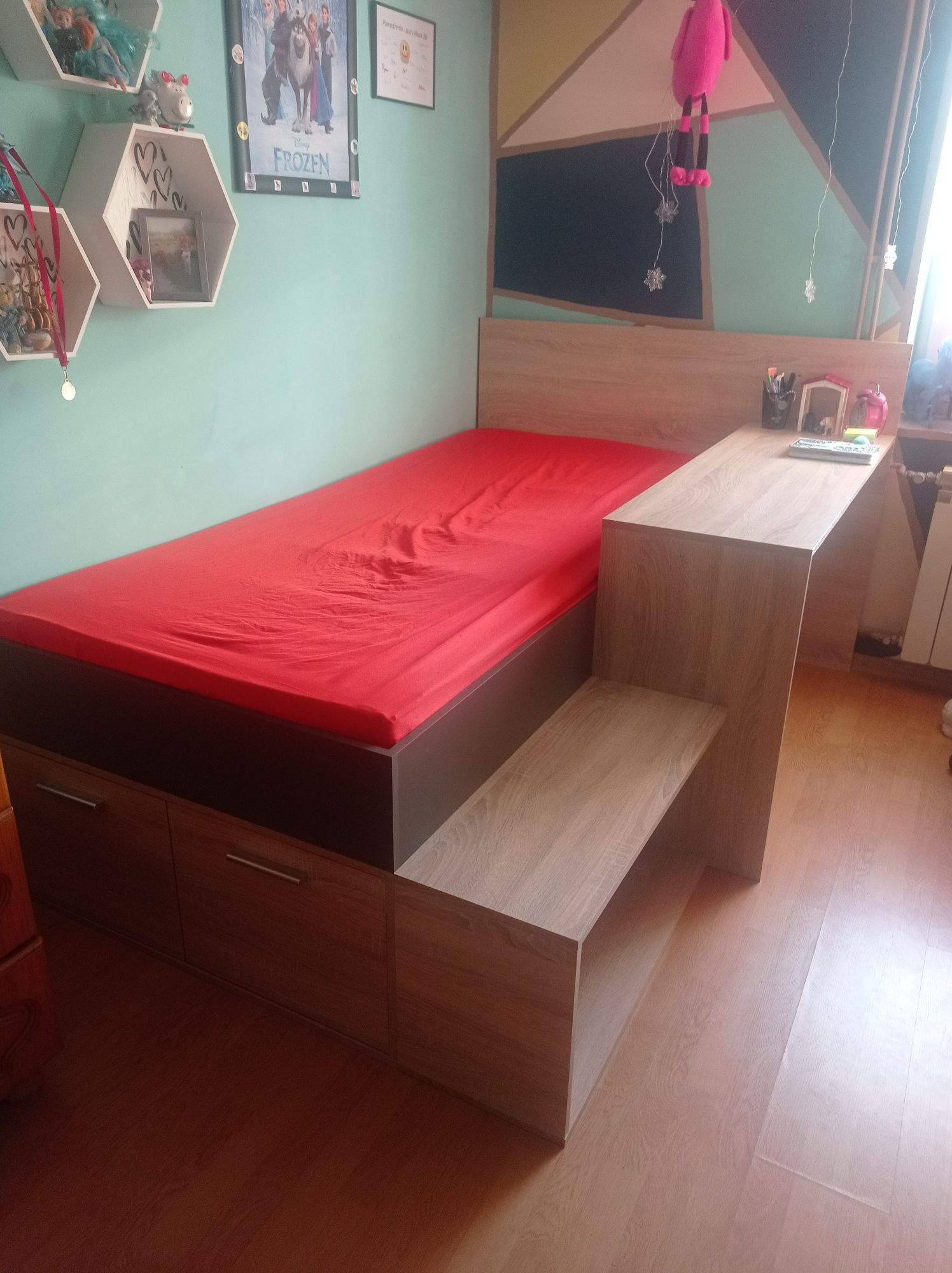 Łóżko młodzieżowe pół piętrowe