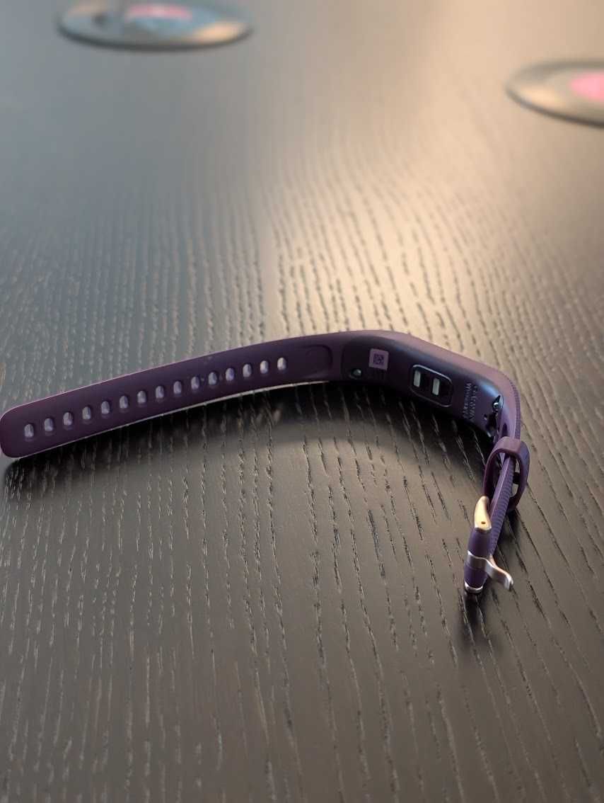 Фітнес-браслет Garmin Vivosmart 4.