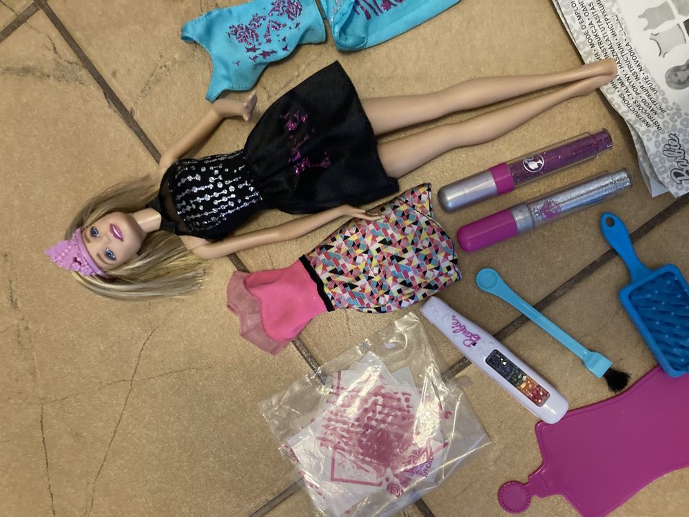 Lalka Barbie tatuaże prostownica zabawa