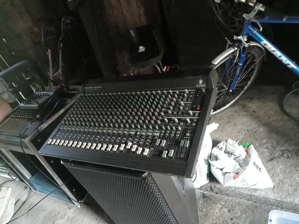 Mixer Behringer eurodesk 2442
